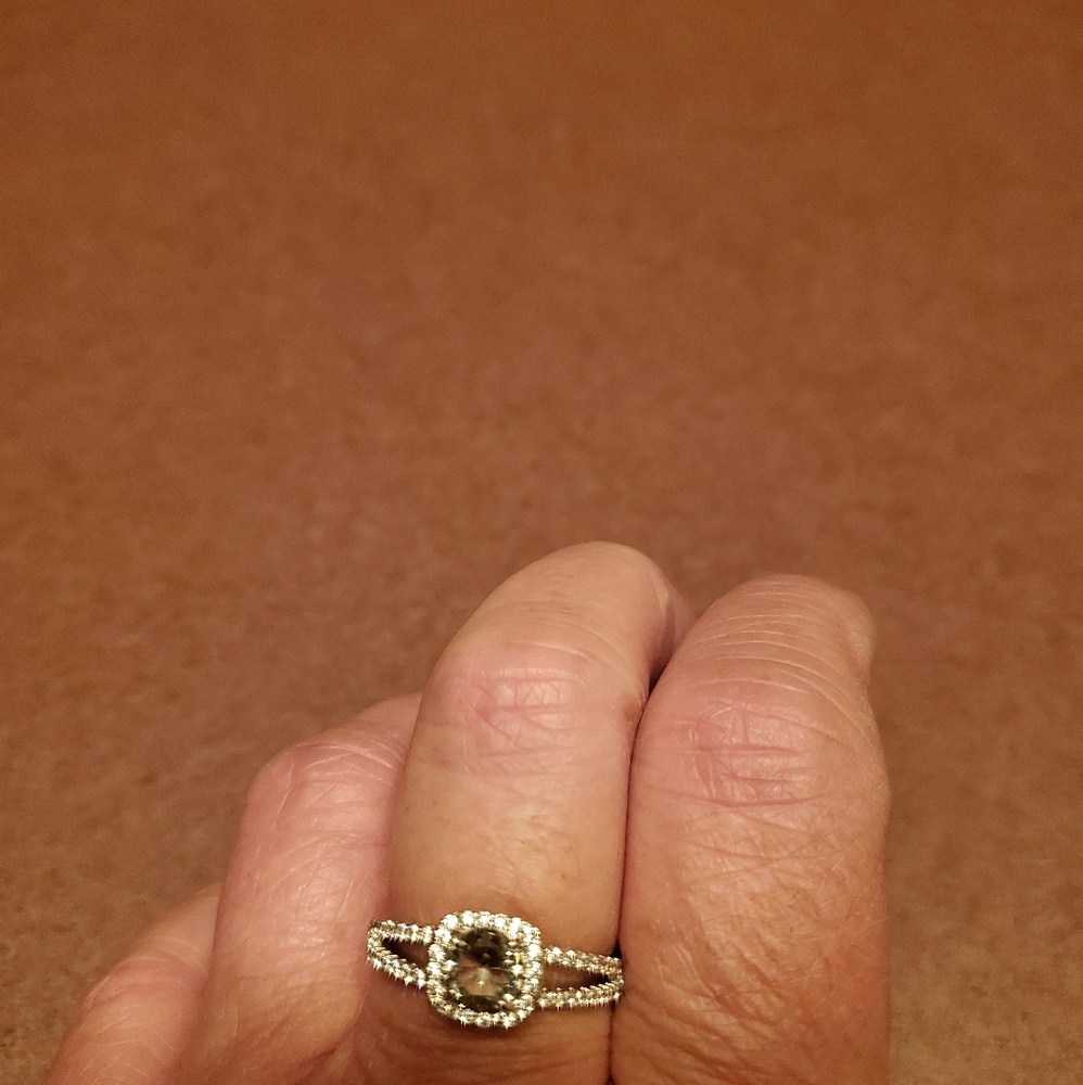Womens Ring - Picture 2 of 2